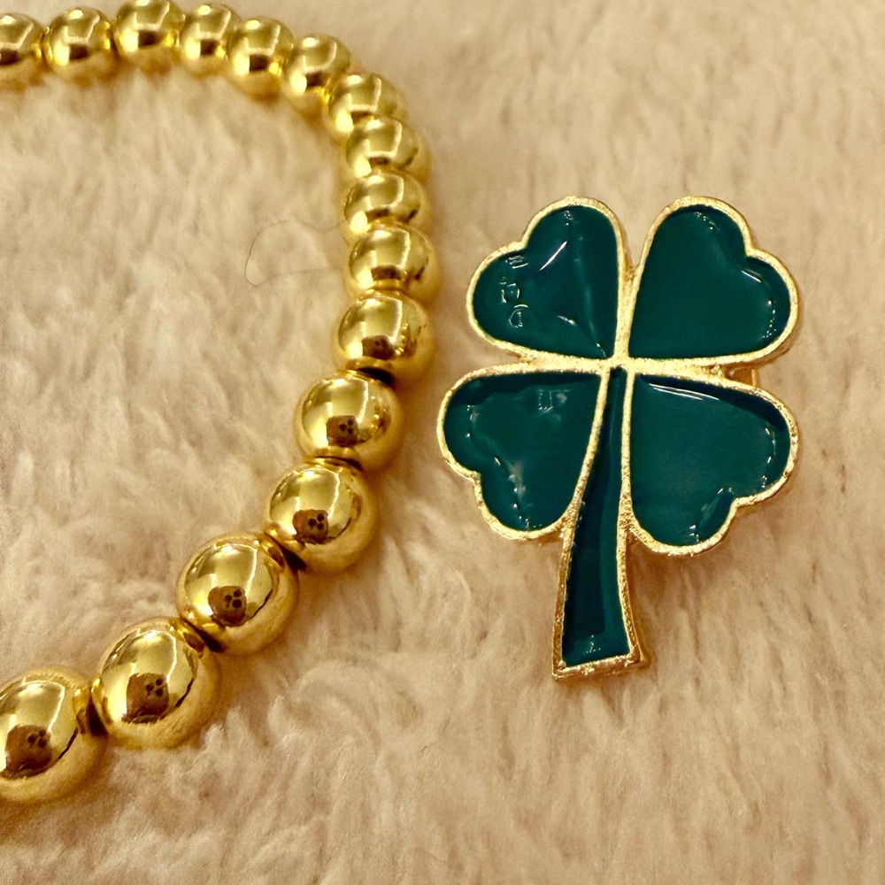Gold Beaded Bracelet with Green Clover Charm - Picture 3 of 6